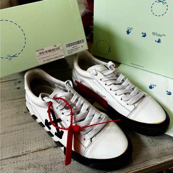 Off-White π« Low Vulcanized π« Sneakers π« - Picture 6 of 13